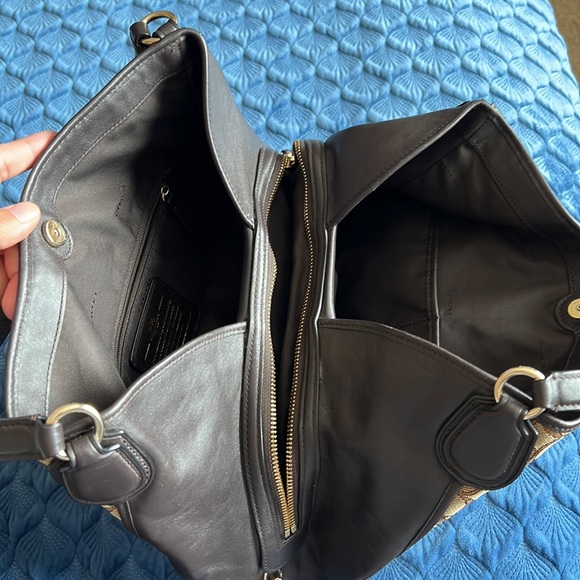 Coach Shoulder Bag In Signature Canvas - Picture 7 of 10